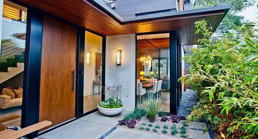 Выбор двери в частный дом: материалы, детали конструкции и дизайн